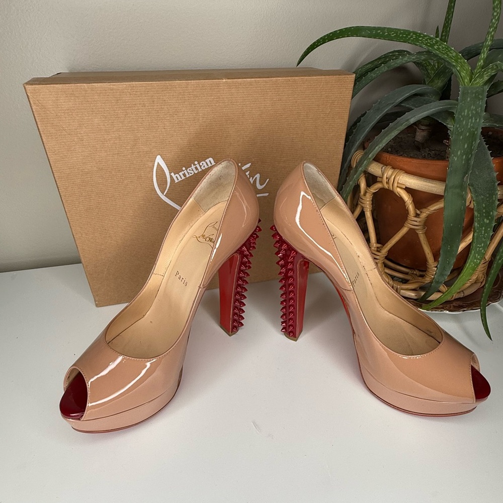 Christian Louboutin Babel Clou 150 Patent Nude/Rouge Spiked Heel Pumps Size 39 - Picture 2 of 13